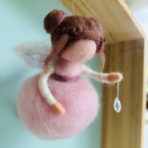 Filzfee mit Flügeln